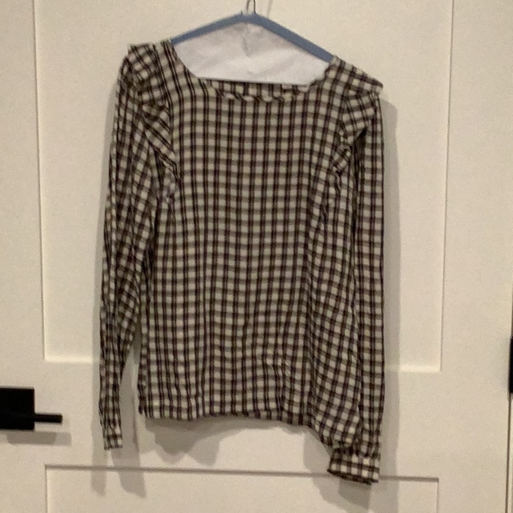 LOFT blouse with ruffled shoulders and button neck in back size S